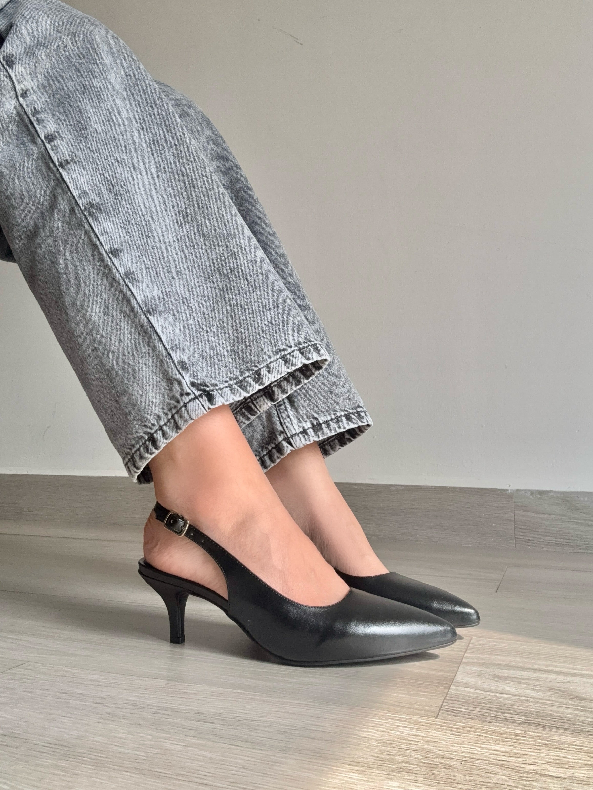 Zapatilla negro tacón bajito
