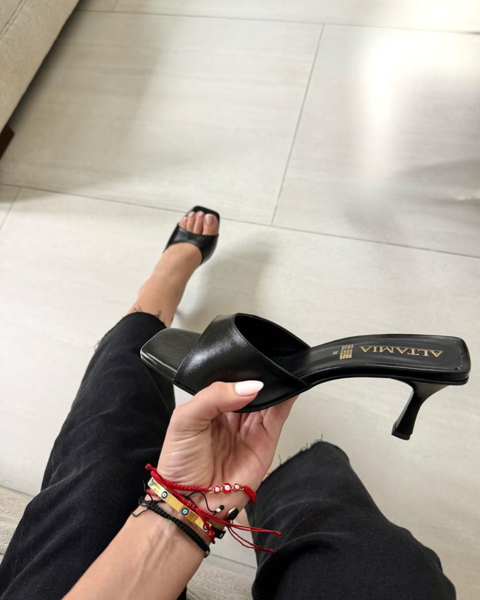 Sandalia mule negro