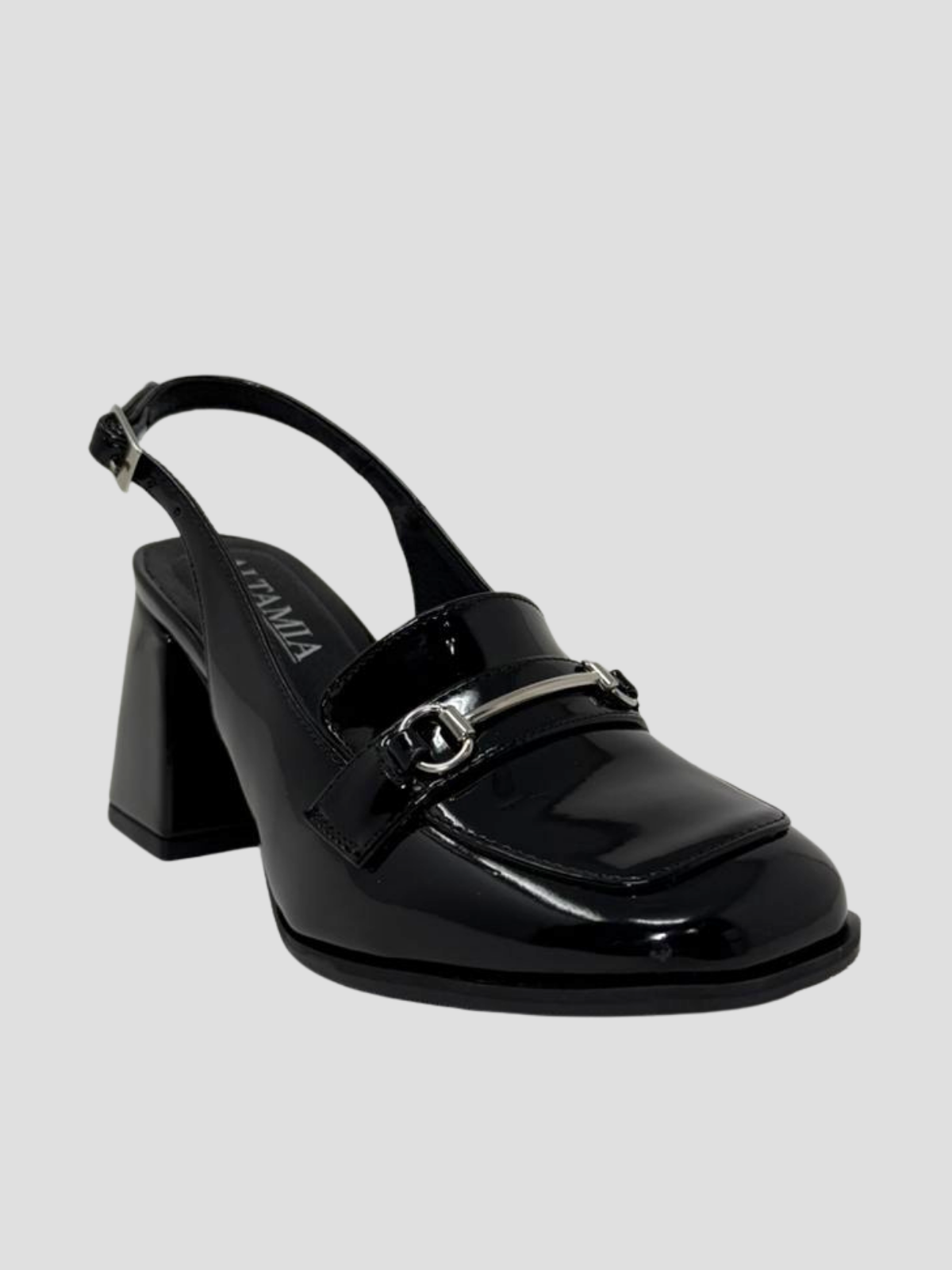 Zapatilla negro de charol