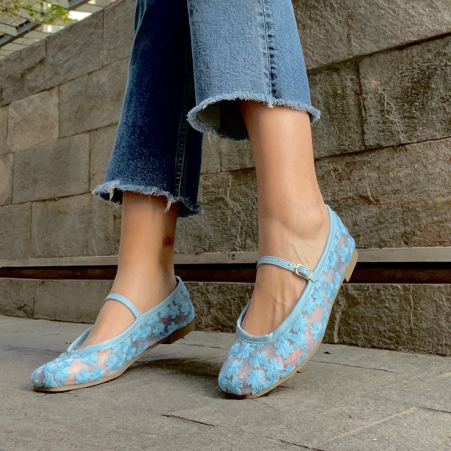 zapatilla piso con encaje celeste