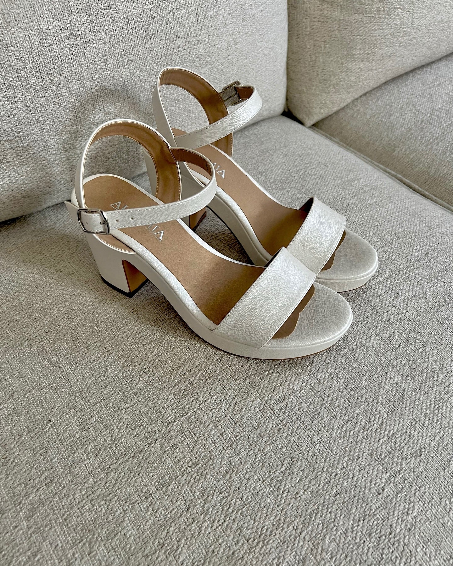 Novia plataforma blanco perla tacón bajito