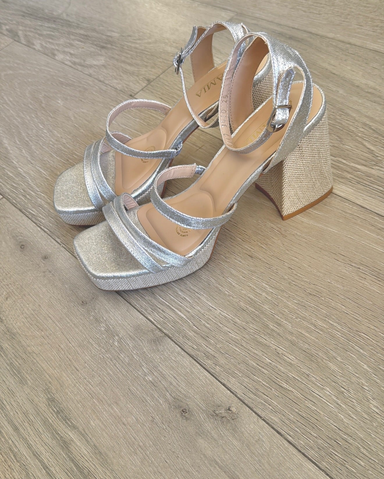 Plataforma plata con tacón