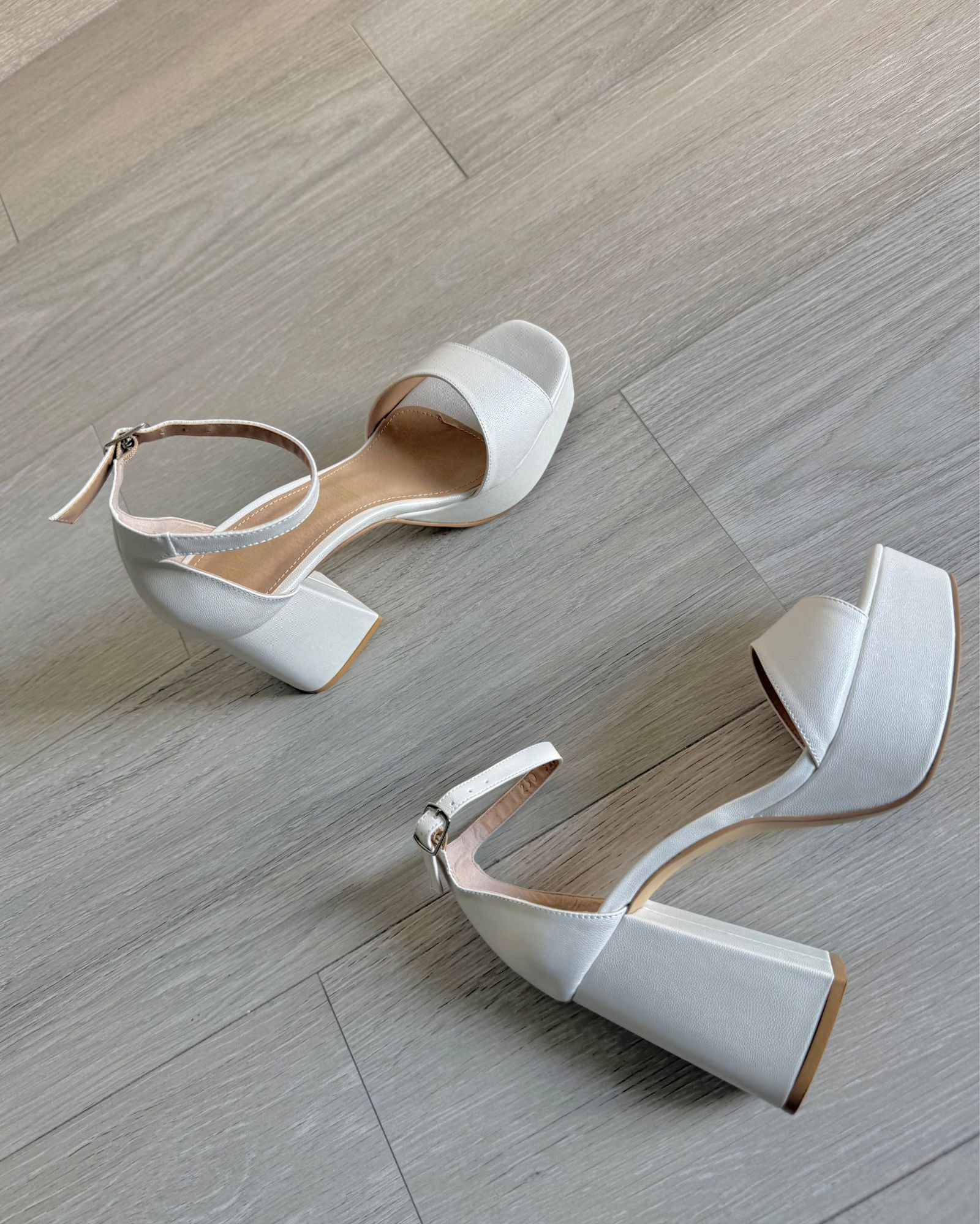 Novia plataforma blanco perla tacon ancho