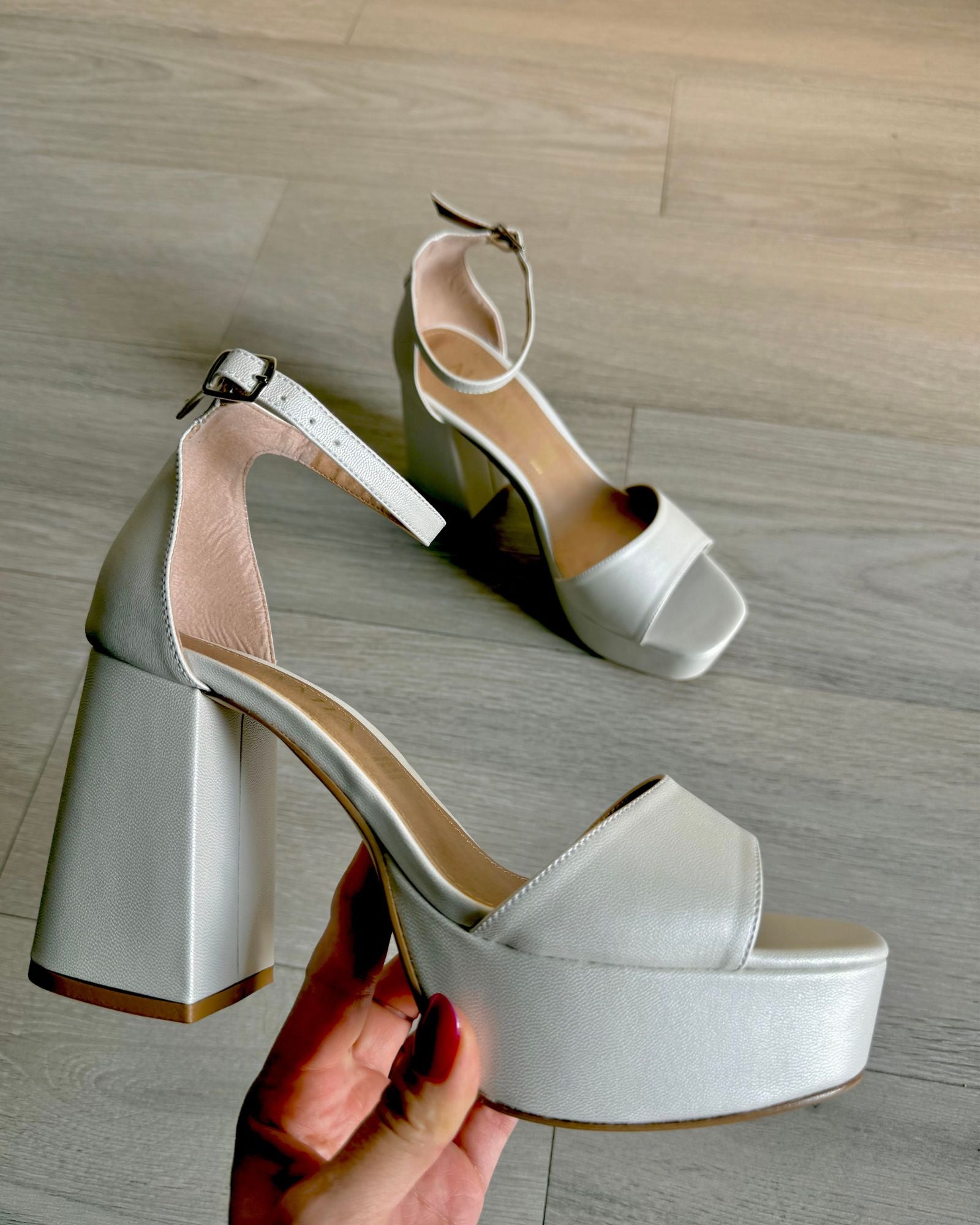 Novia plataforma blanco perla tacon ancho