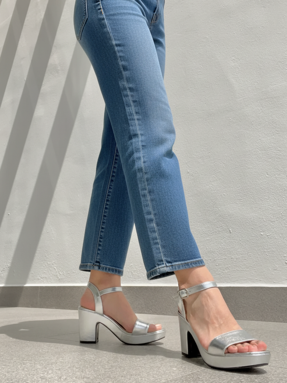 Plataforma plateado bajito