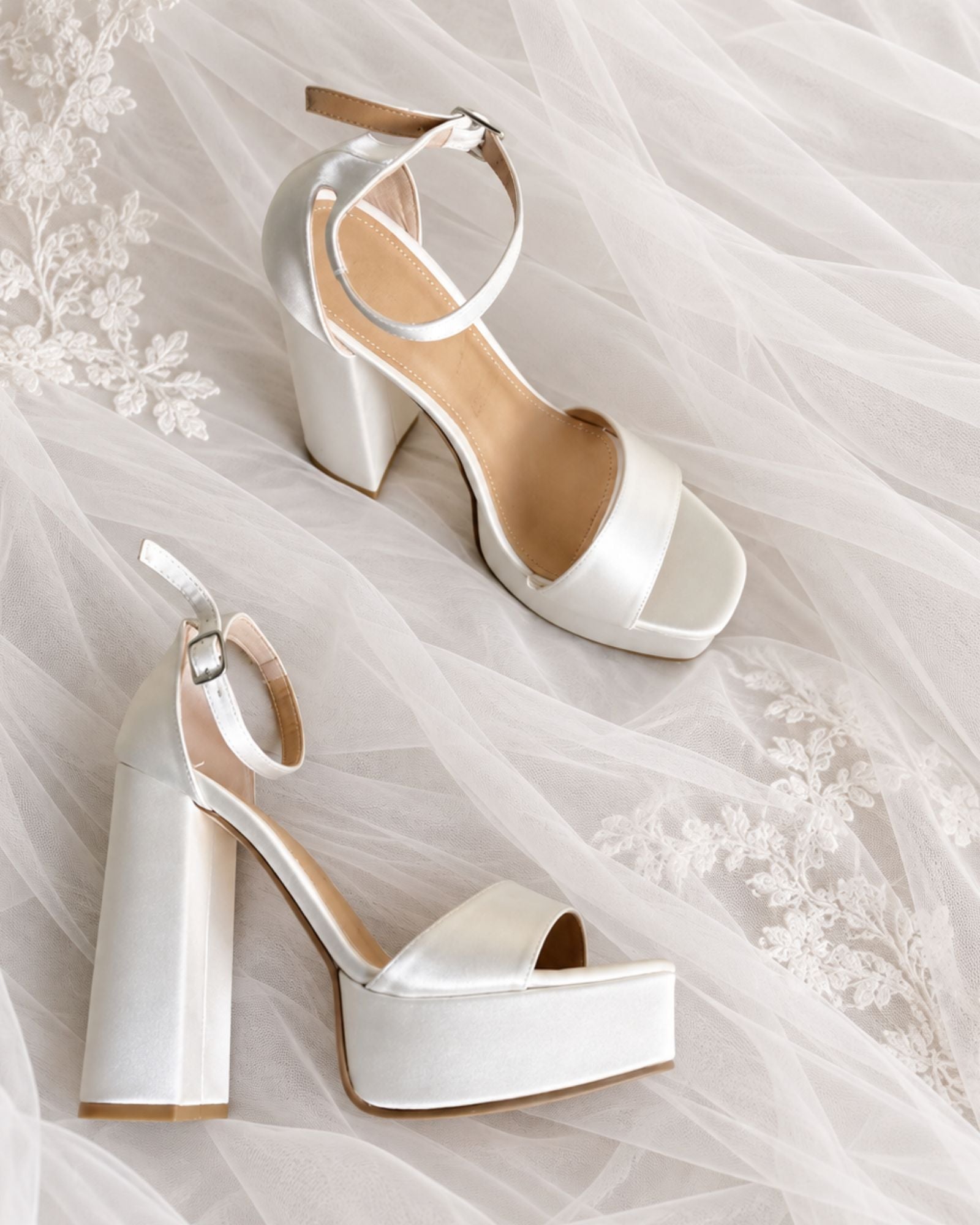 Novia plataforma blanco tipo satín