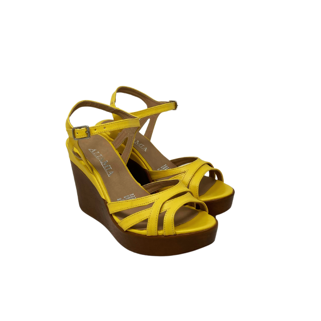 Plataforma suela cafe diseño amarillo