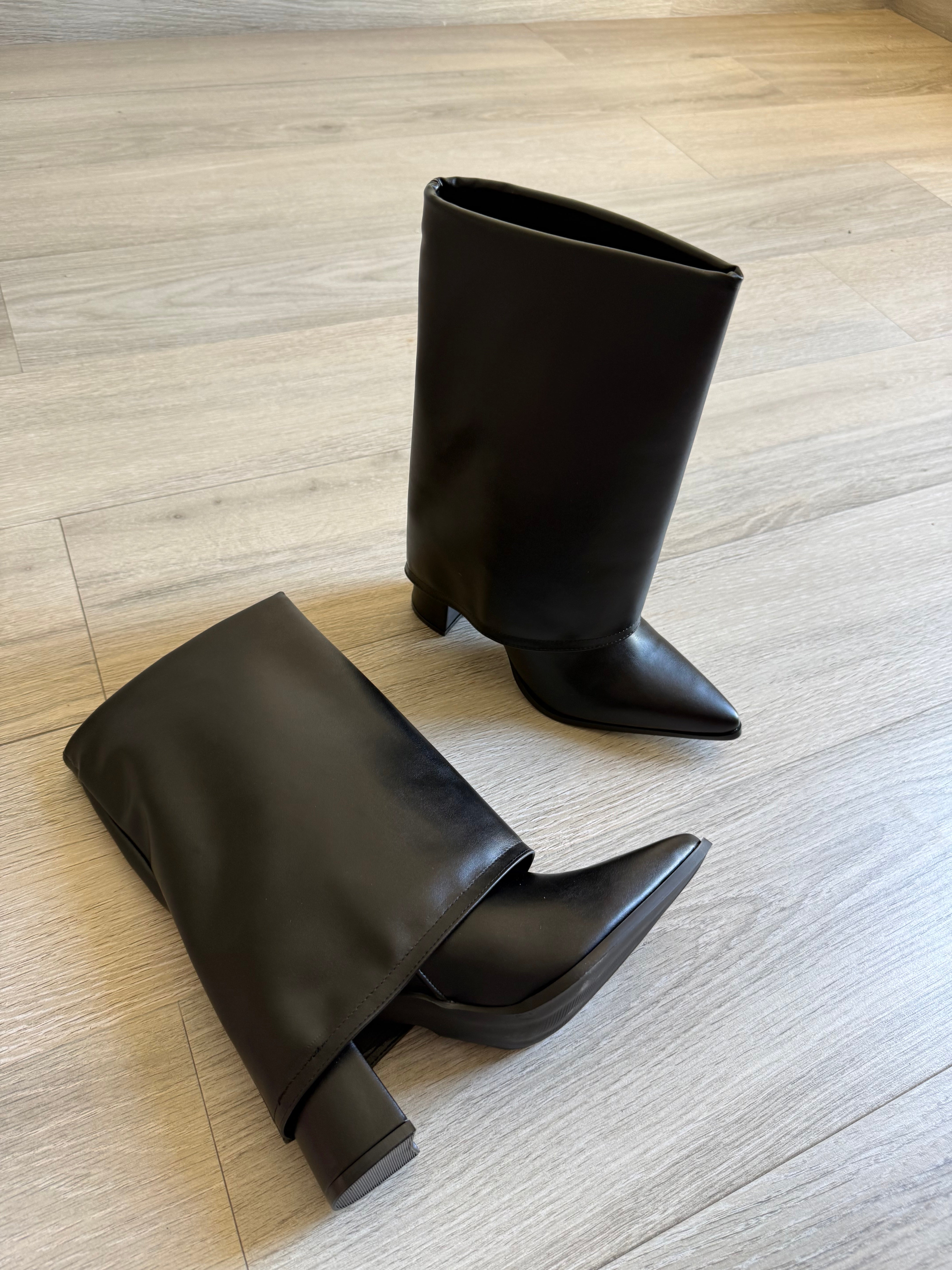 Bota con capa negro