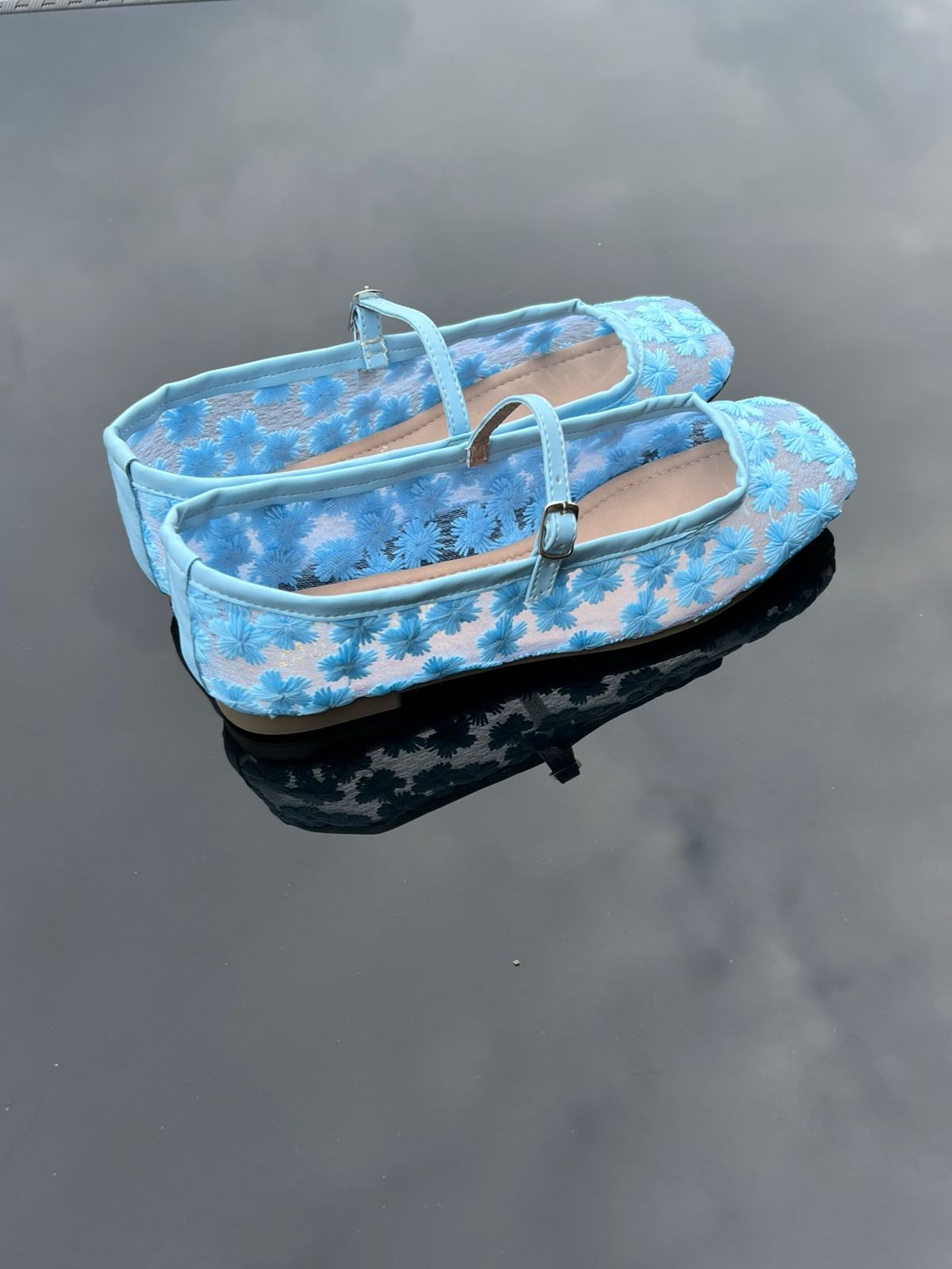 zapatilla piso con encaje celeste