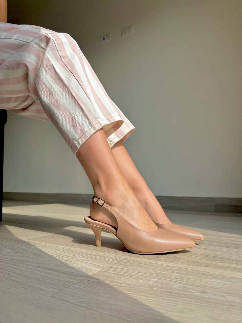 Zapatilla nude tacon bajito