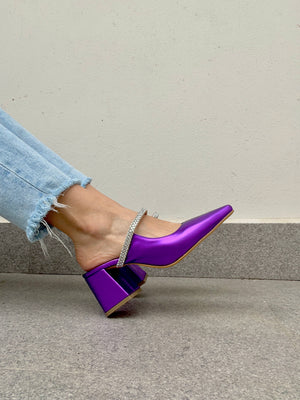 Zapatilla morado pulsera brillos