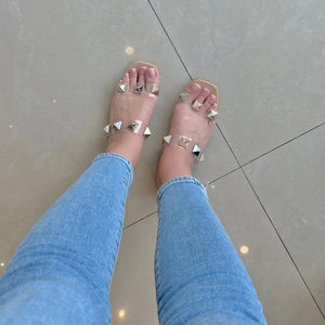 Sandalia piso mica transparente con estoperoles